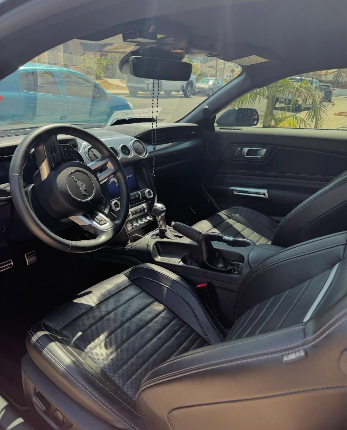 Interior detail - Pollitos details